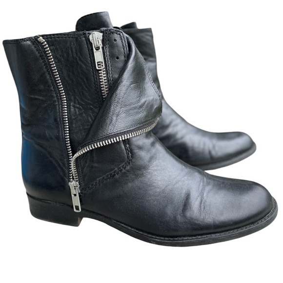 Trouve Shoes - Trouvé Black Leather
Chic Moto Minimalist Zip Ankle Boots Booties SZ 7